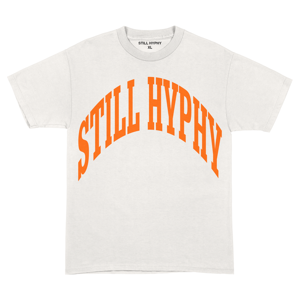 STILL HYPHY ARCHED '24 TEE IN WHITE